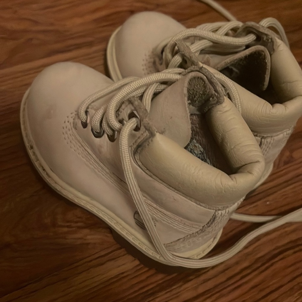 Tan timberland shoes for sale size 5 for boy or girl